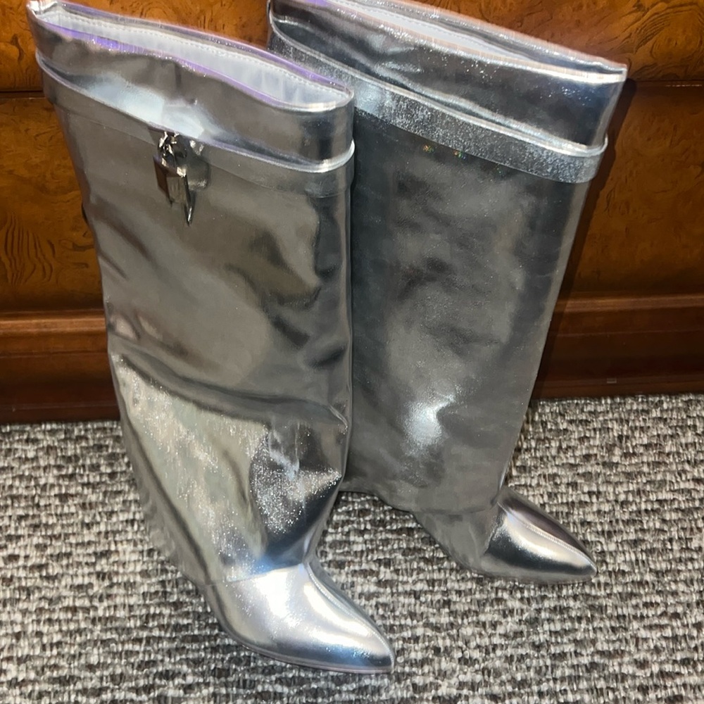 Sliver booths